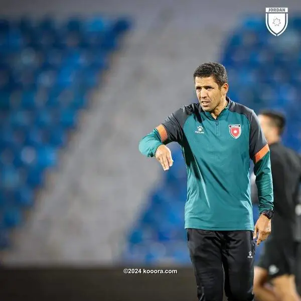 الجيش أم الوداد؟.. صراع مغربي محتدم لاستعادة المدرب حسين عموتة