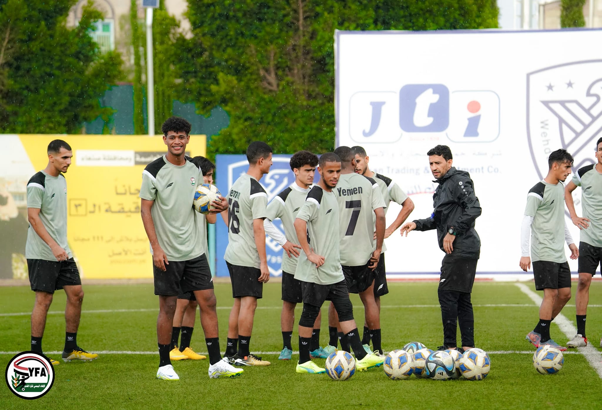 الأربعاء یلتقي أهلي صنعاء ..منتخب الشباب اليمني یواصل برنامجه الإعدادي في معسکره الداخلي