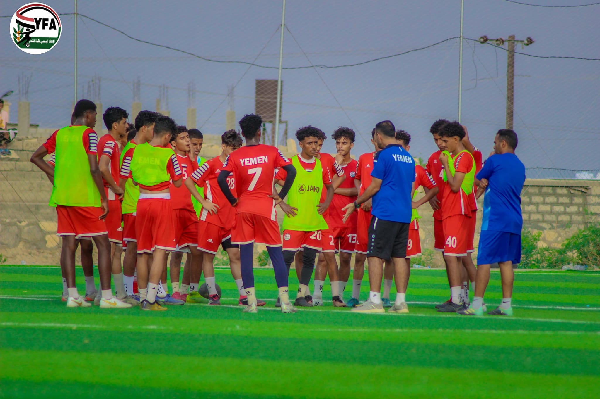 بعثة منتخب اليمن للناشئين تصل الى مدينة المكلا