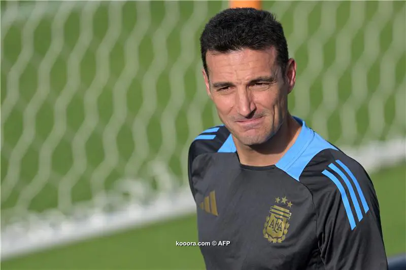 مدرب منتخب الارجنتين يدعم إسبانيا في اليورو.. ويفاجئ الصحفيين بالسبب