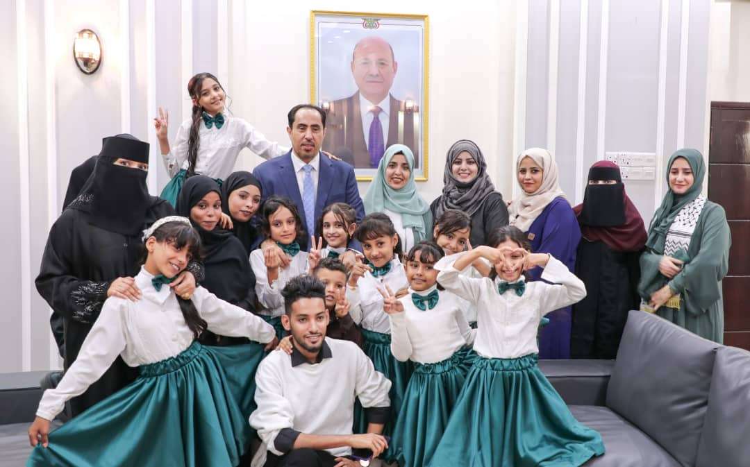 الوزير البكري يستقبل زهرات عدن عقب إفشال الاحتفال باليوم العالمي للشباب