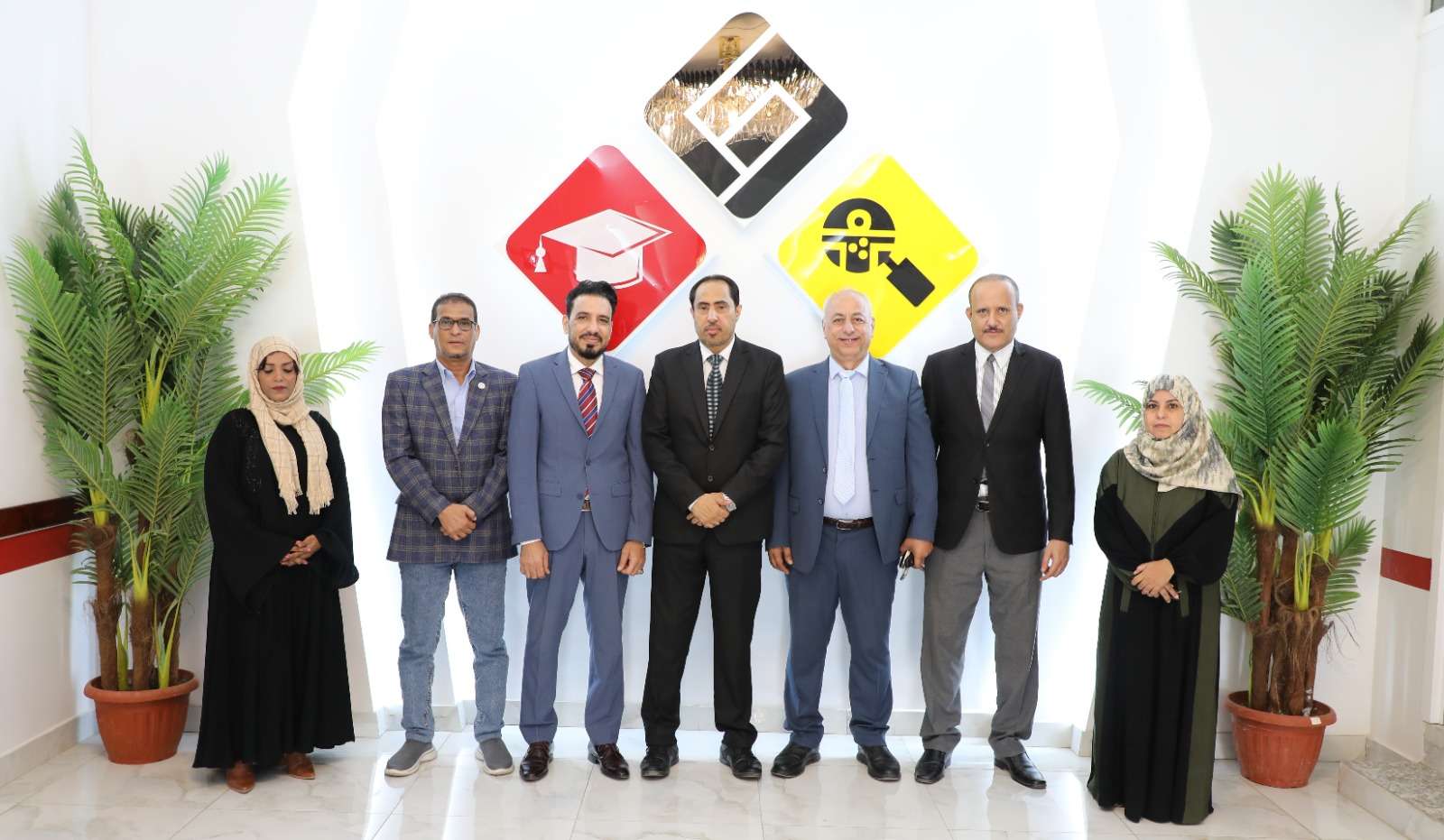 وزير الشباب والرياضة يزور الجامعة الألمانية الدولية في عدن