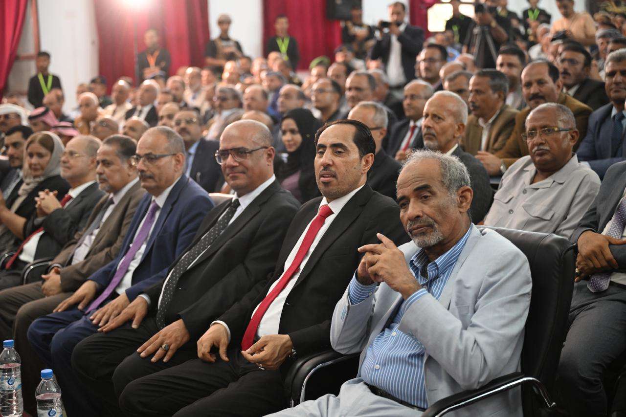 وزير الشباب والرياضة يبدي اعجابه بمستوى الوعي الوطني لأبناء تعز