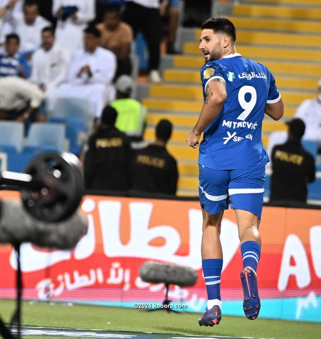 الصربي ميتروفيتش يعزز تفوقه على رونالدو