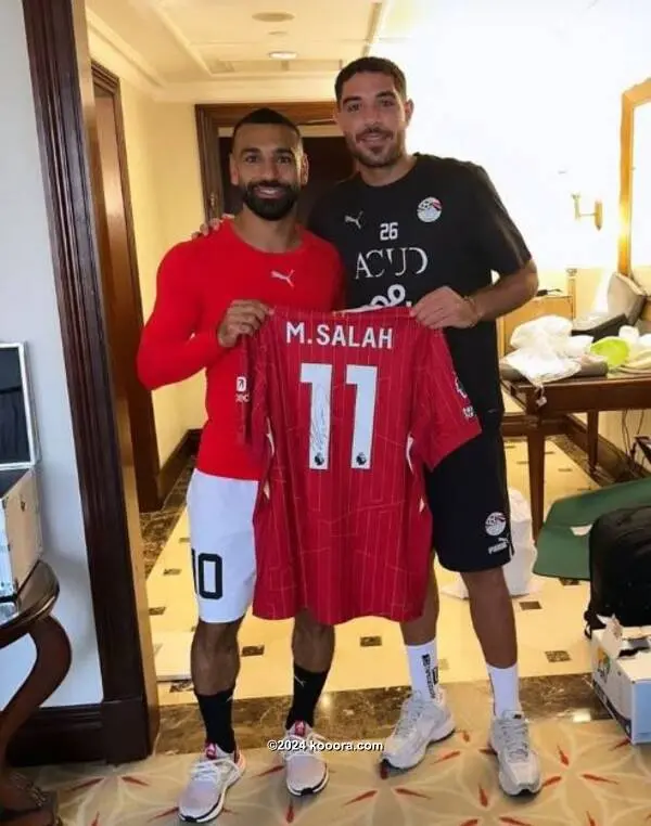 النجم محمد صلاح ينضم إلى منتخب مصر.. وتصاعد أزمة عبد المنعم