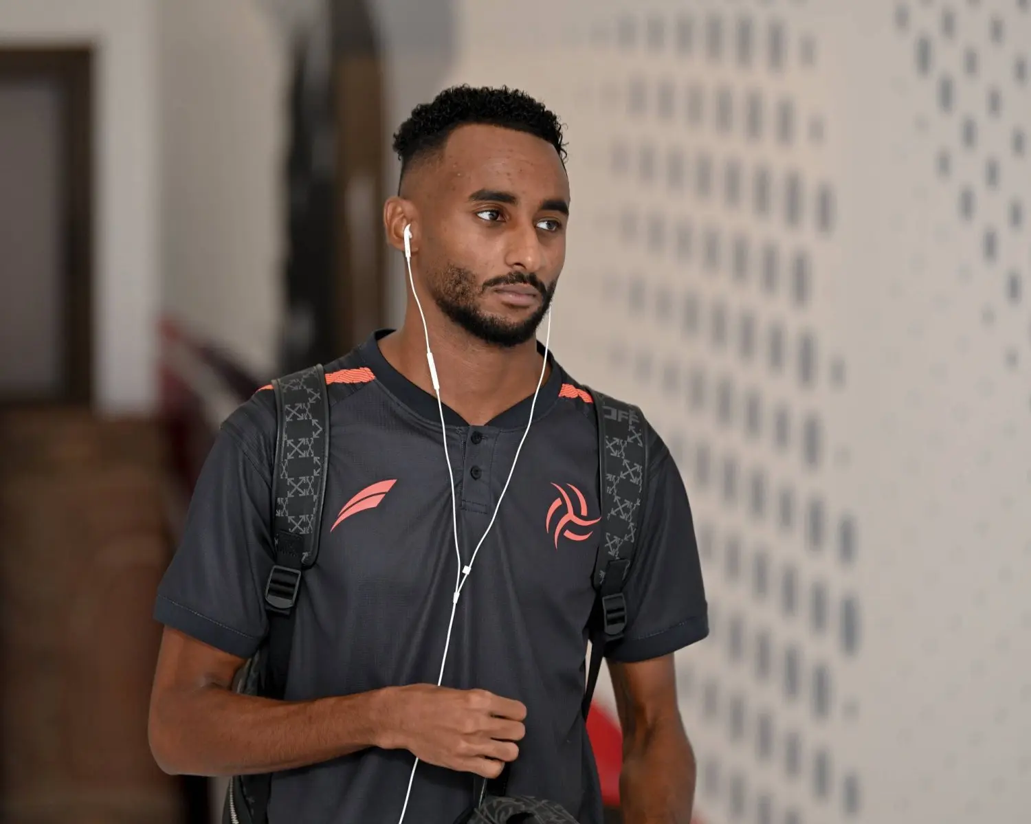 النصر السعودي في بيان ناري: الحربي وقع لنا قبل انتقاله للهلال