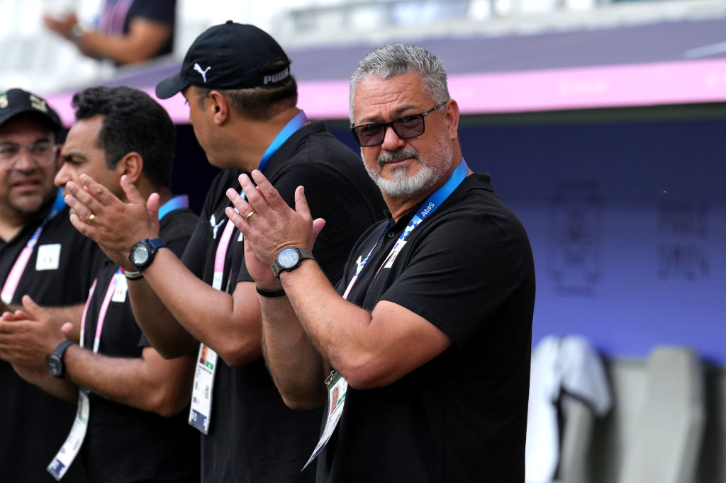 الاتحاد المصري يتوصل لاتفاق مع المدرب البرازيلي ميكالي لتجديد عقده