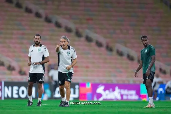 مانشيني يكشف علاقته برحيل نجم الهلال.. ويحفز جمهور جدة