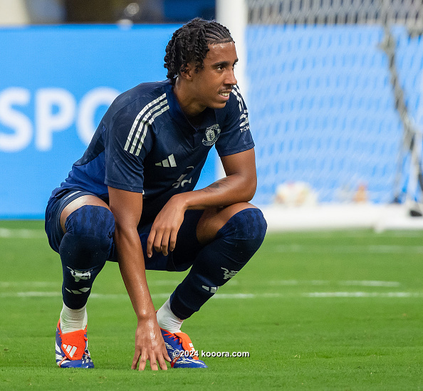 المدافع الفرنسي يورو: مانشستر يونايتد الأكبر في العالم