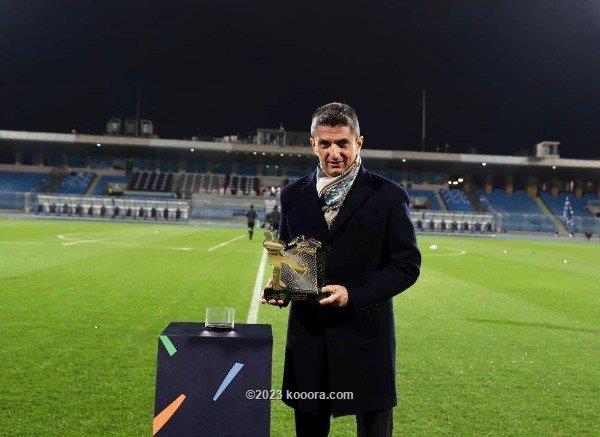 الاتحاد السعودي يفاضل بين الفرنسي رينارد والروماني لوشيسكو