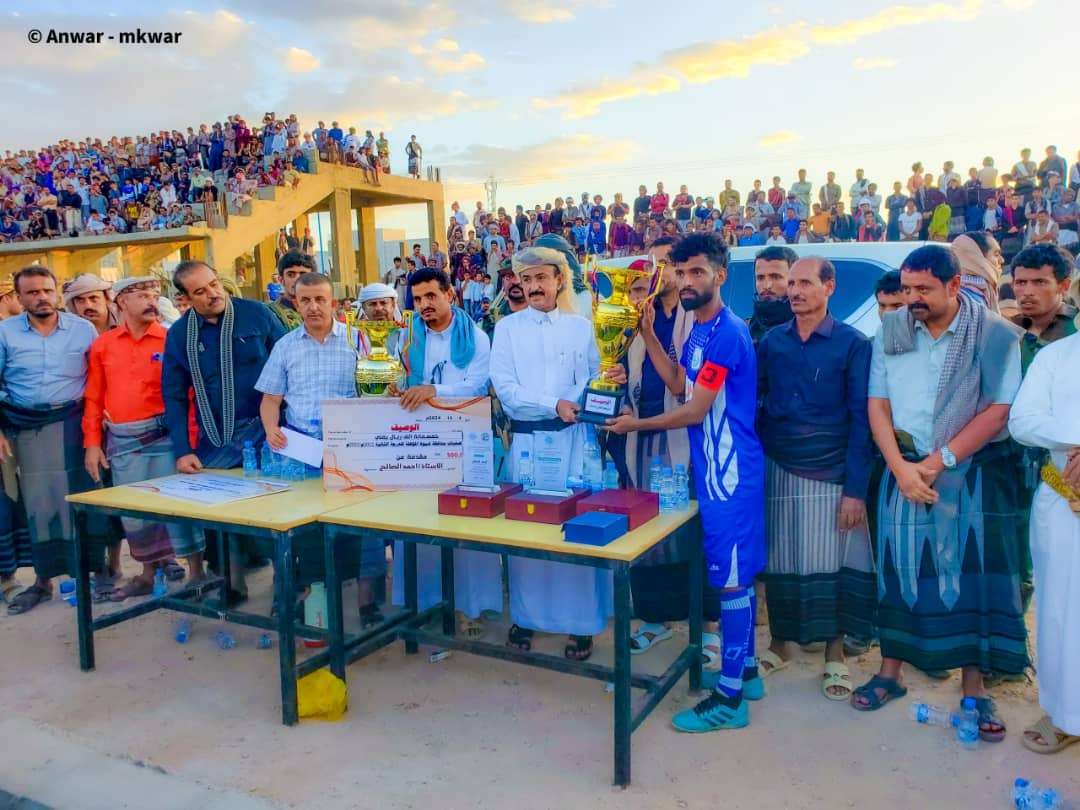بحضور المحافظ بن الوزير .. شباب مرخة يتوج بطلاً لتصفيات اندية الدرجة الثالثة لكرة القدم بشبوة