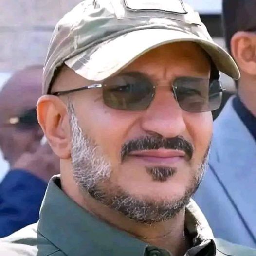 العميد طارق صالح قائد المقاومة الوطنية يدعم نادي الميناء بالمخا ب 10 مليون ريال