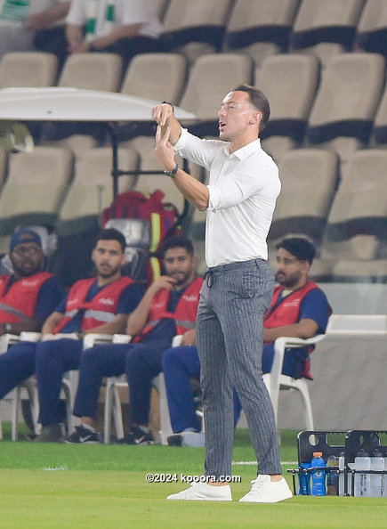 المدير الفني للاهلي السعودي : جعلنا الهلال يعاني.. والتحكيم غير النتيجة