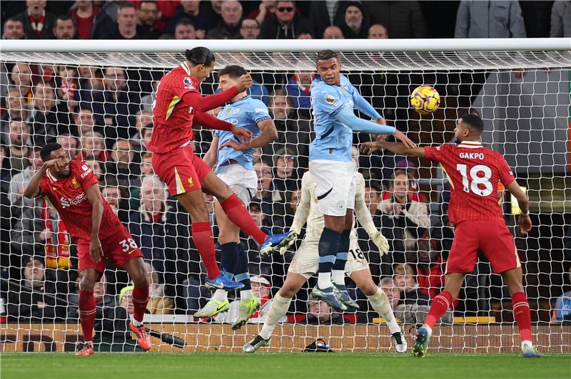 ليفربول يعمق جراح مانشستر سيتي