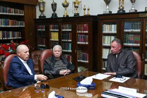 المرشح لرئاسة الاتحاد المصري لكرة القدم هاني أبو ريده يزور محمود الخطيب في مقر النادي الأهلي