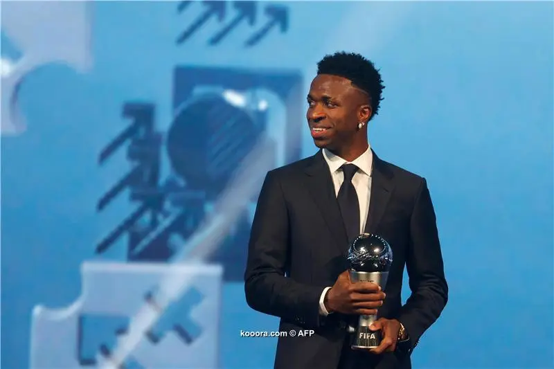 البرازيلي فينيسيوس يحصد جائزة أفضل لاعب في العالم