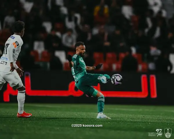 الأهلي السعودي يستعيد توازنه بالفوز على الاتفاق
