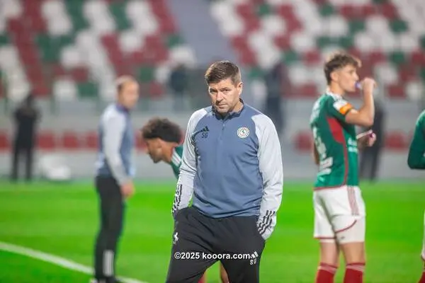 المدرب الانجليزي جيرارد يحمل إدارة الاتفاق السعودي مسؤولية السقوط أمام الخلود