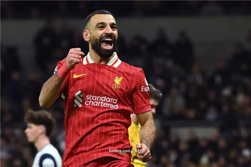 النجم المصري محمد صلاح يتربع على عرش المحترفين العرب في استفتاء كووورة 2024