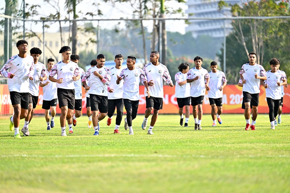 المنتخب اليمني للشباب يجري حصته التدريبية الأولى في مدينة شنجن الصينية