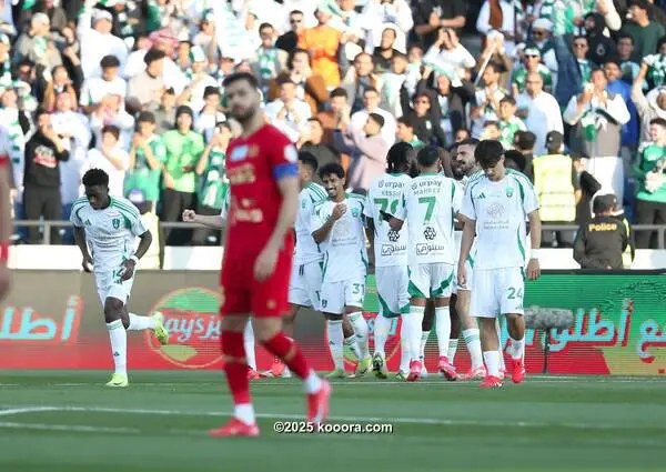 أهلي جدة يجتاز عقبة ضمك بثنائية