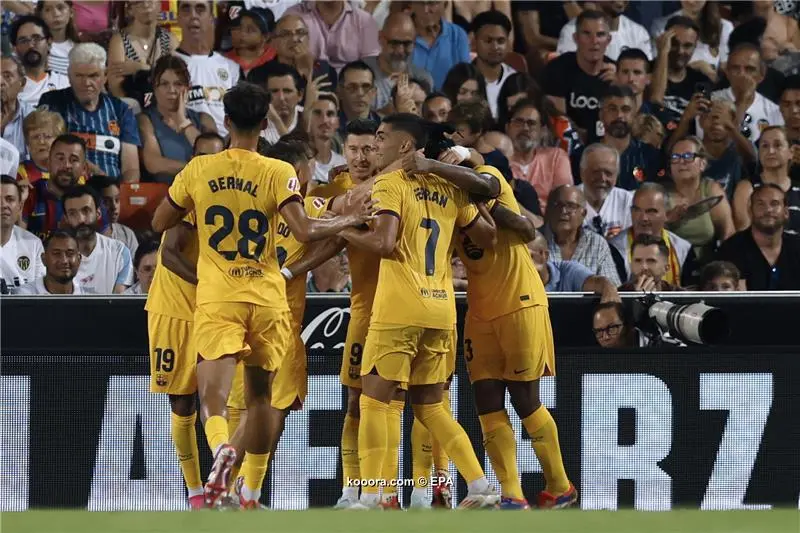 برشلونة يراقب نجما عربيا