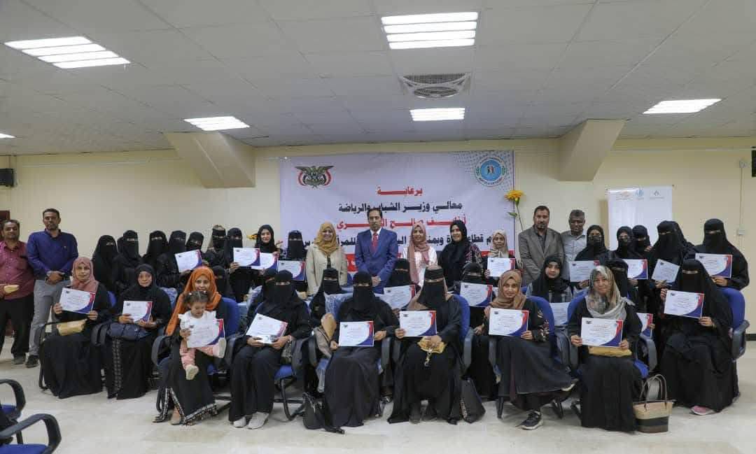 وزارة الشباب والرياضة بعدن تكرم موظفاتها بمناسبة اليوم العالمي للمرأة