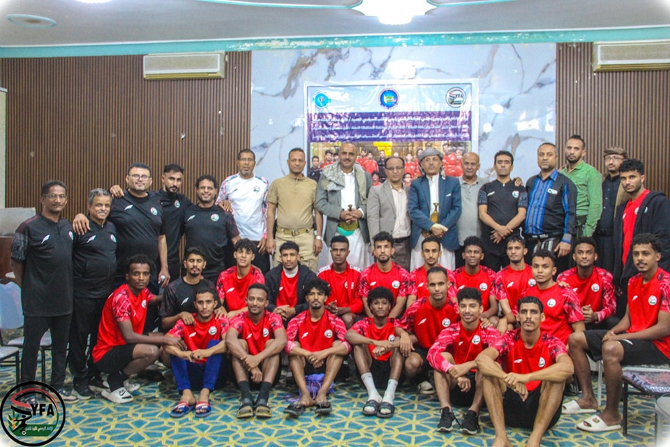 وفد المكتب السياسي للمقاومة الوطنية بتعز يزور بعثة المنتخب اليمني الاول في مقر اقامته والانسي يشكر العميد طارق صالح
