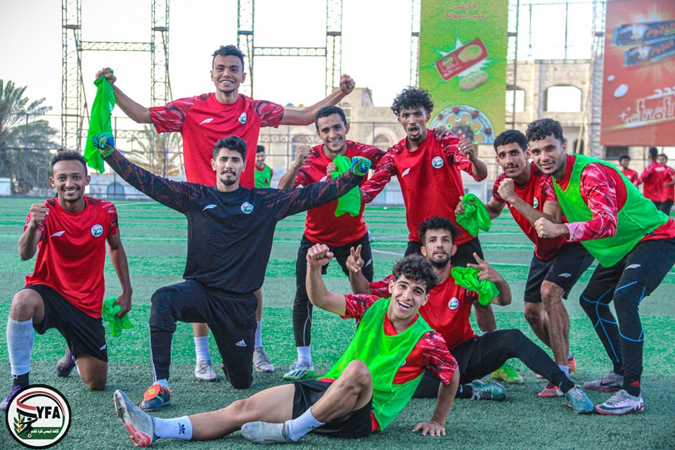 حصة تدريبية في معسكر تعز لمعرفة مدى التنسيق والانسجام بين لاعبي المنتخب اليمني الاول في الملعب