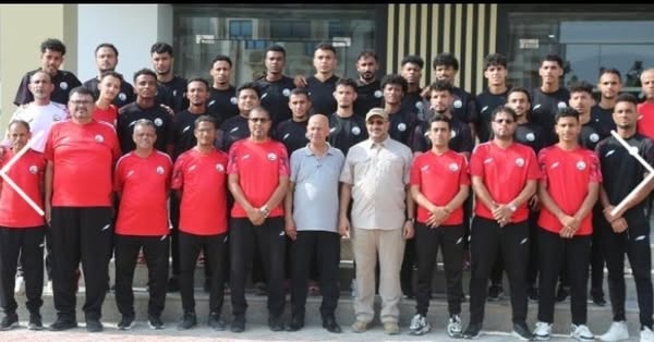 العميد طارق صالح يلتقي بعثة المنتخب اليمني الاول في المخأ