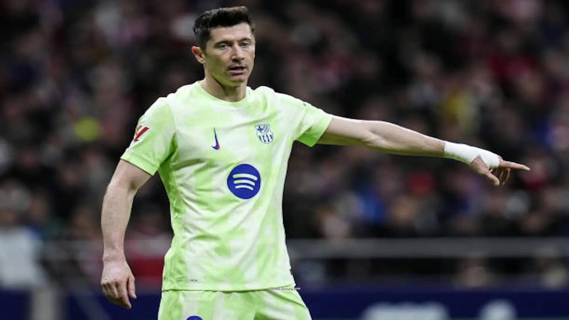 ليفاندوفسكي يلاحق ميسي في تاريخ برشلونة