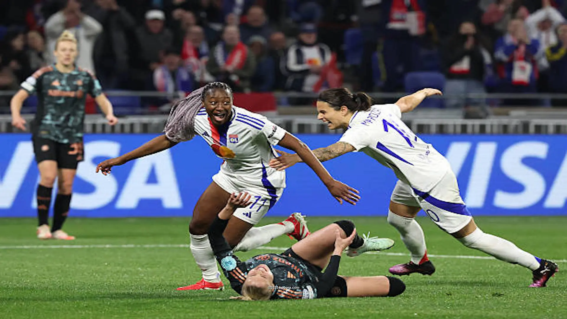 اولمبيك ليون يطيح ببايرن ميونخ ويبلغ نصف نهائي دوري الأبطال للسيدات