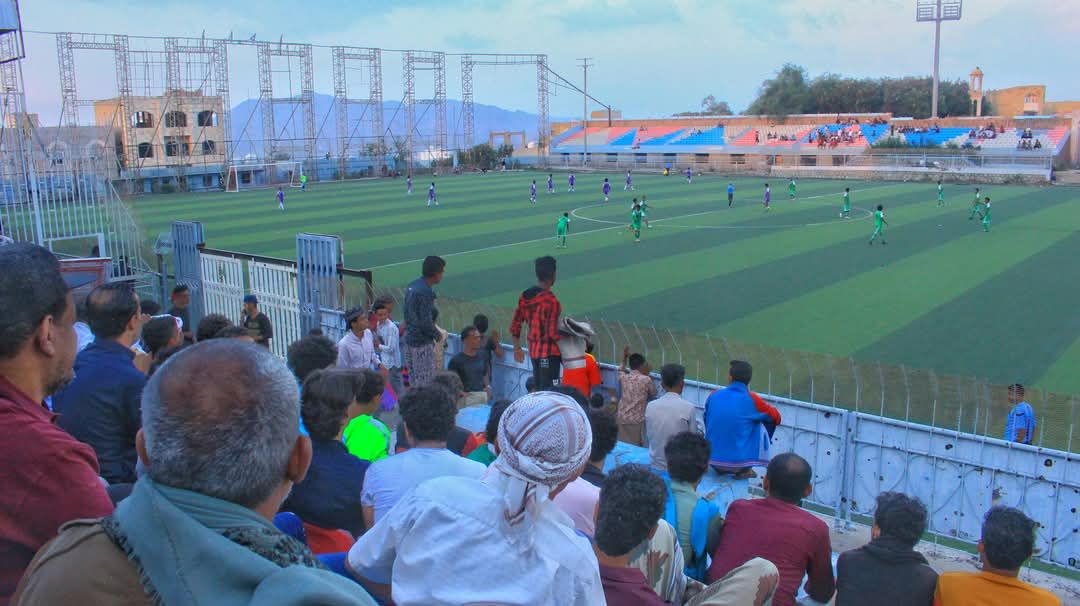 مدير عام مكتب الشباب والرياضة يعلن عن استئناف أعمال ترميم ملاعب الشهداء ونادي أهلي تعز