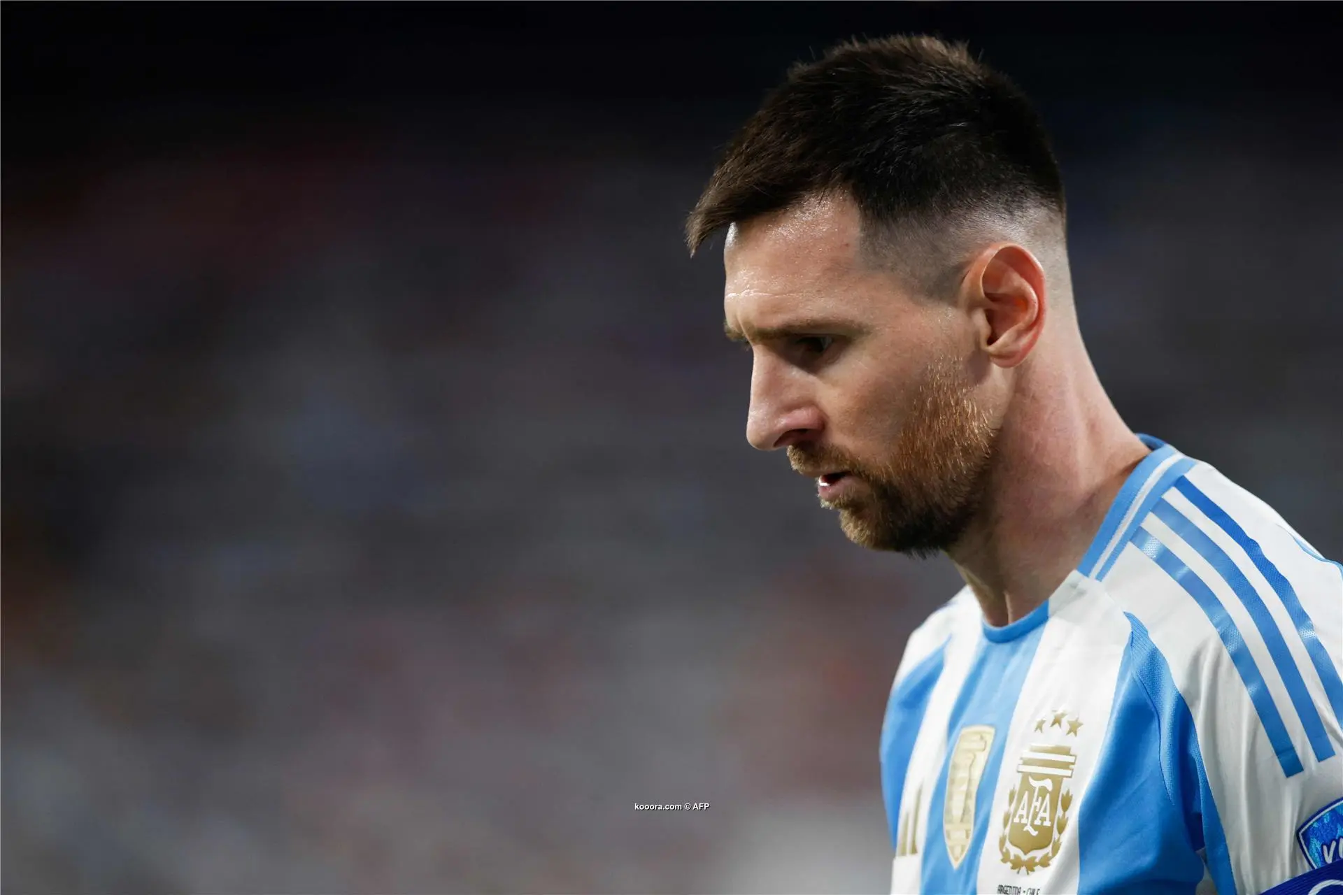 ميسي قائد الارجنتين يرد على نجم البرازيل رافينيا