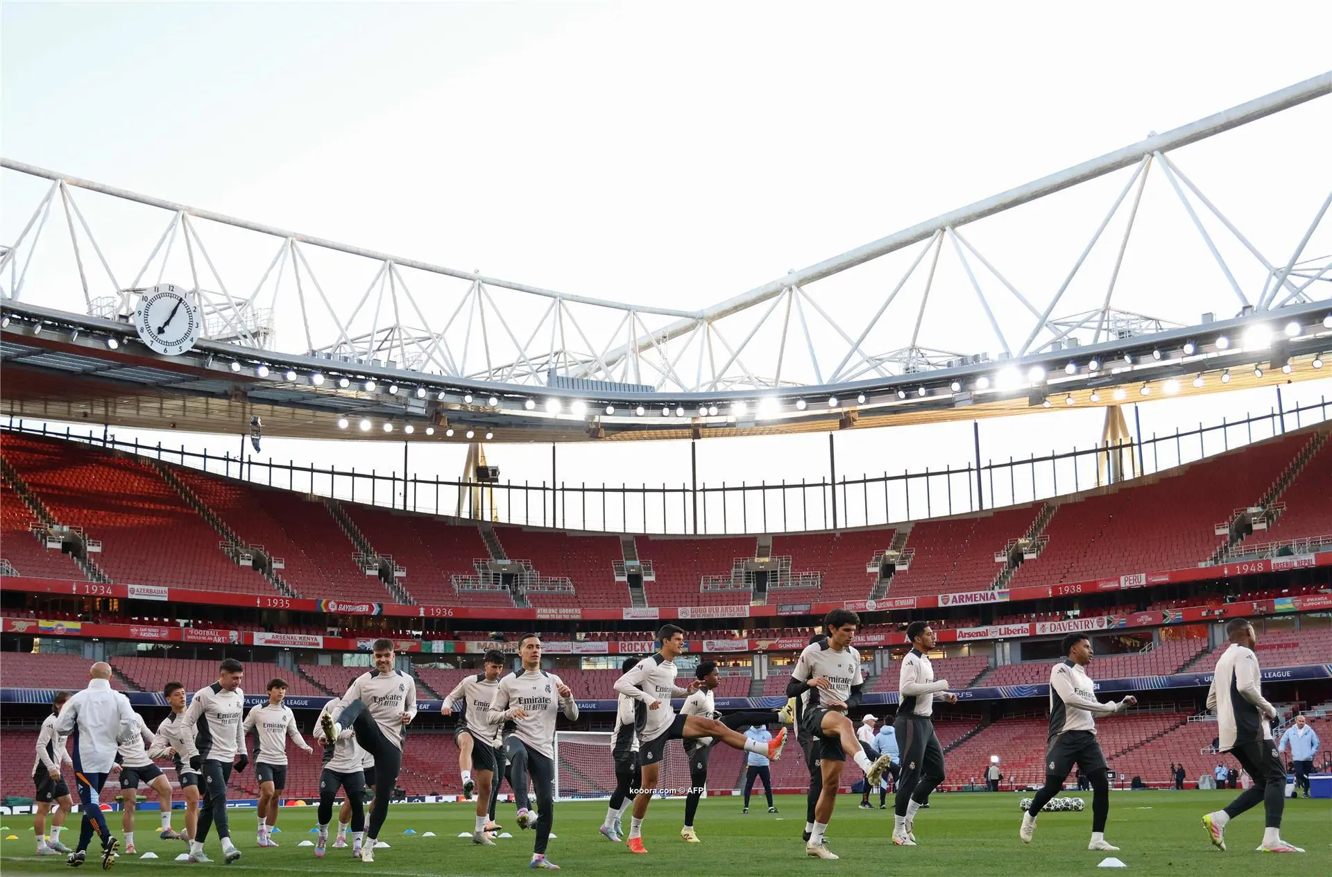 ريال مدريد يبدأ التحضيرات لمواجهة آرسنال وسط آمال الريمونتادا