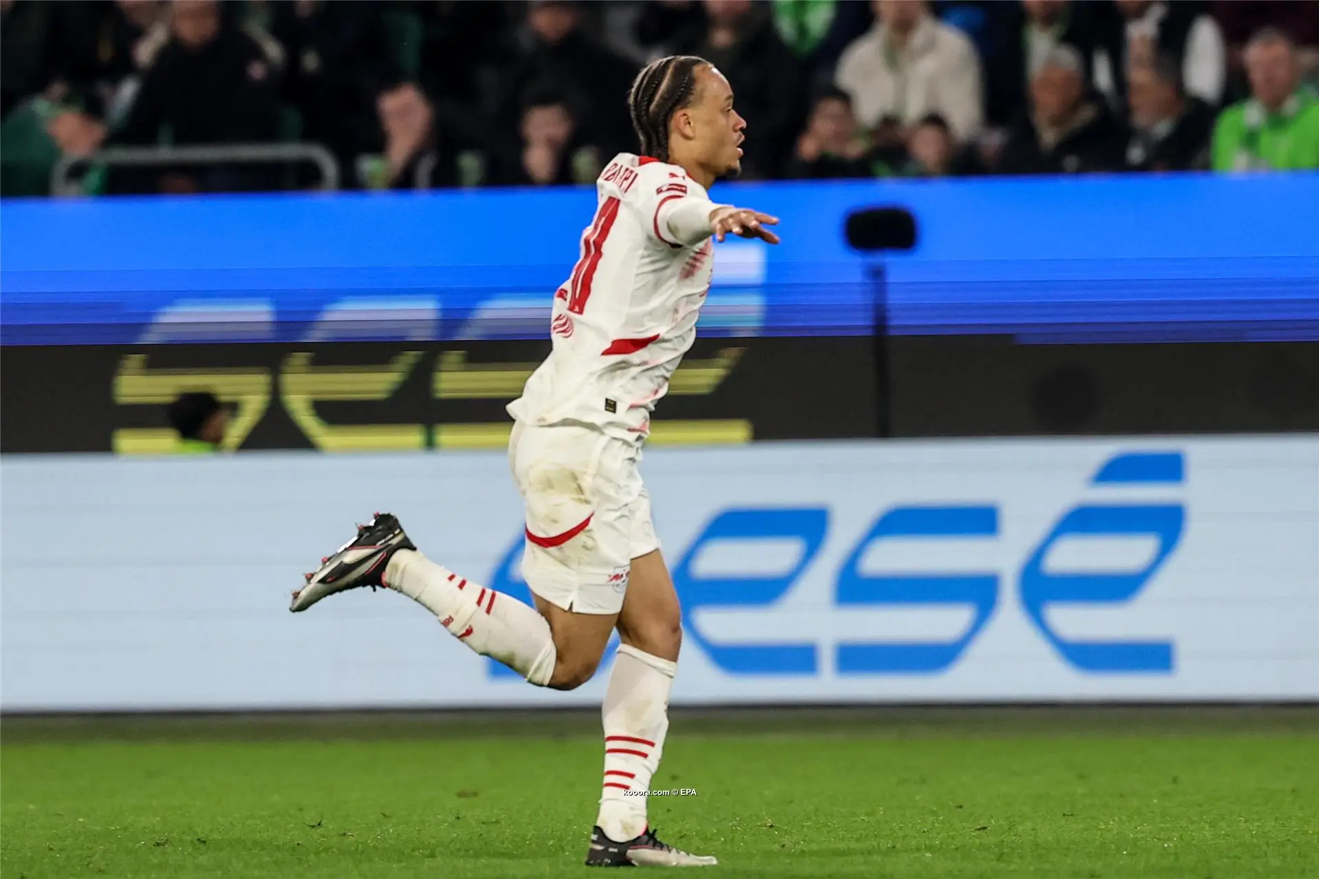 تشافي سيمونز: برشلونة يعرف أحلامي