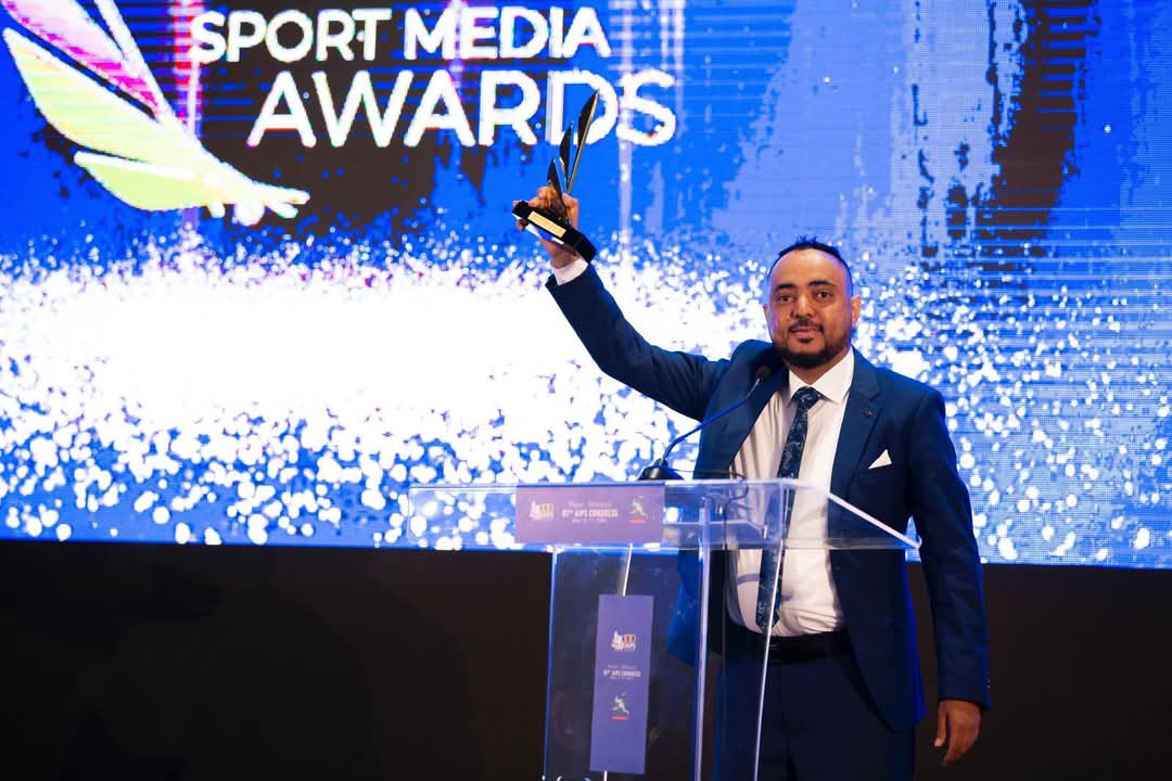 عصام الكمالي يُهدي اليمن أول تتويج عالمي في جوائز الاتحاد الدولي للصحافة الرياضية