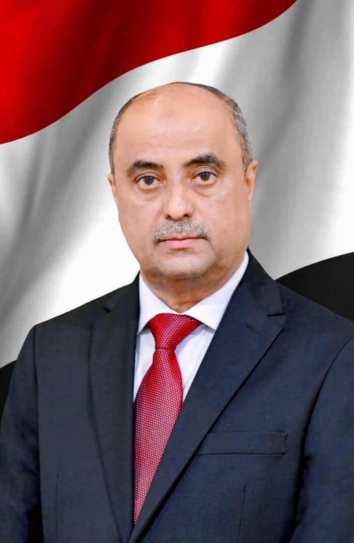 دعوات لرئيس الوزراء سالم بن بريك للتدخل العاجل في قضية احتجاز وزير الرياضة لمكافآت منتخب اليمن للشباب