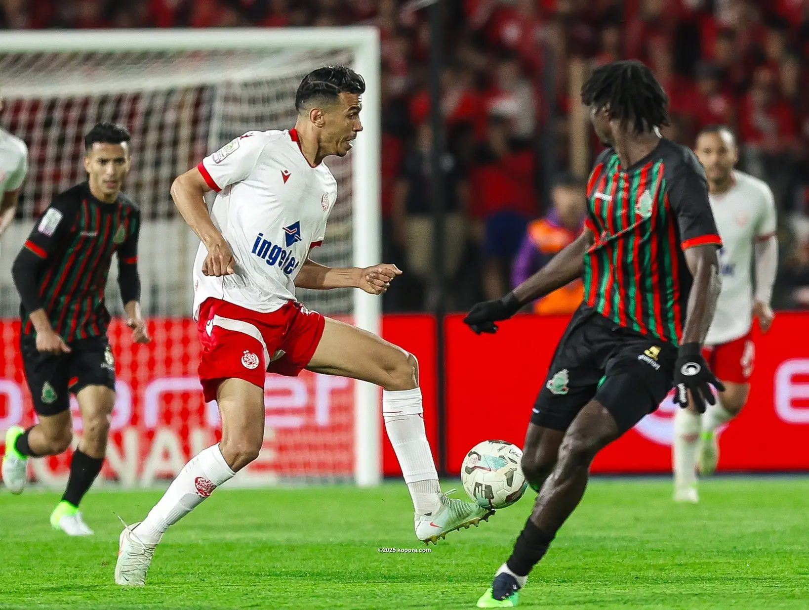 الشرطة المغربية تعتقل 17 مشجعا بعد شغب الكلاسيكو