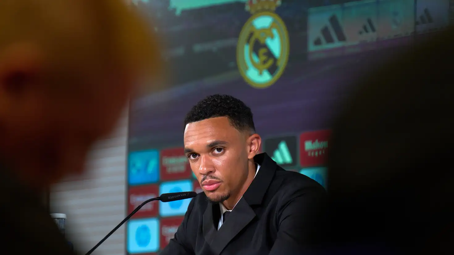 الهلال يحذر أرنولد قبل مواجهة ريال مدريد