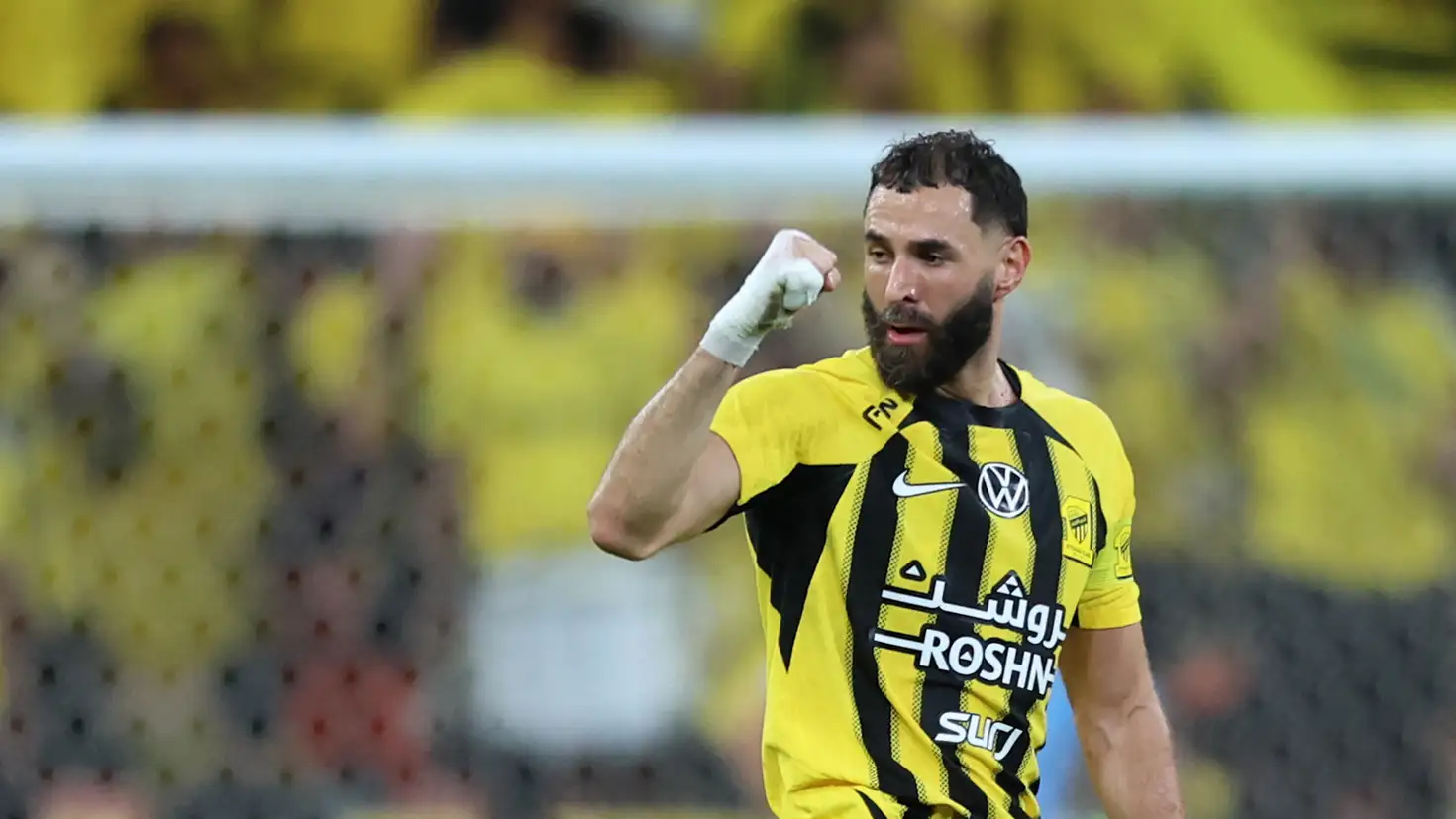 اتحاد جدة يبدأ خطوات تجديد عقد المهاجم الفرنسي كريم بنزيما