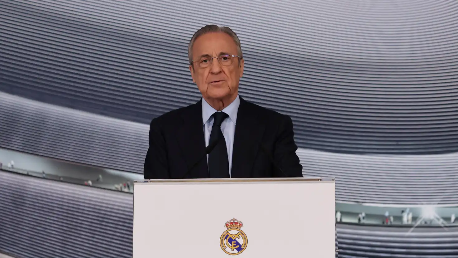 بيريز لأرنولد: أنت أسطورة ليفربول.. شكرا على اختيارك ريال مدريد
