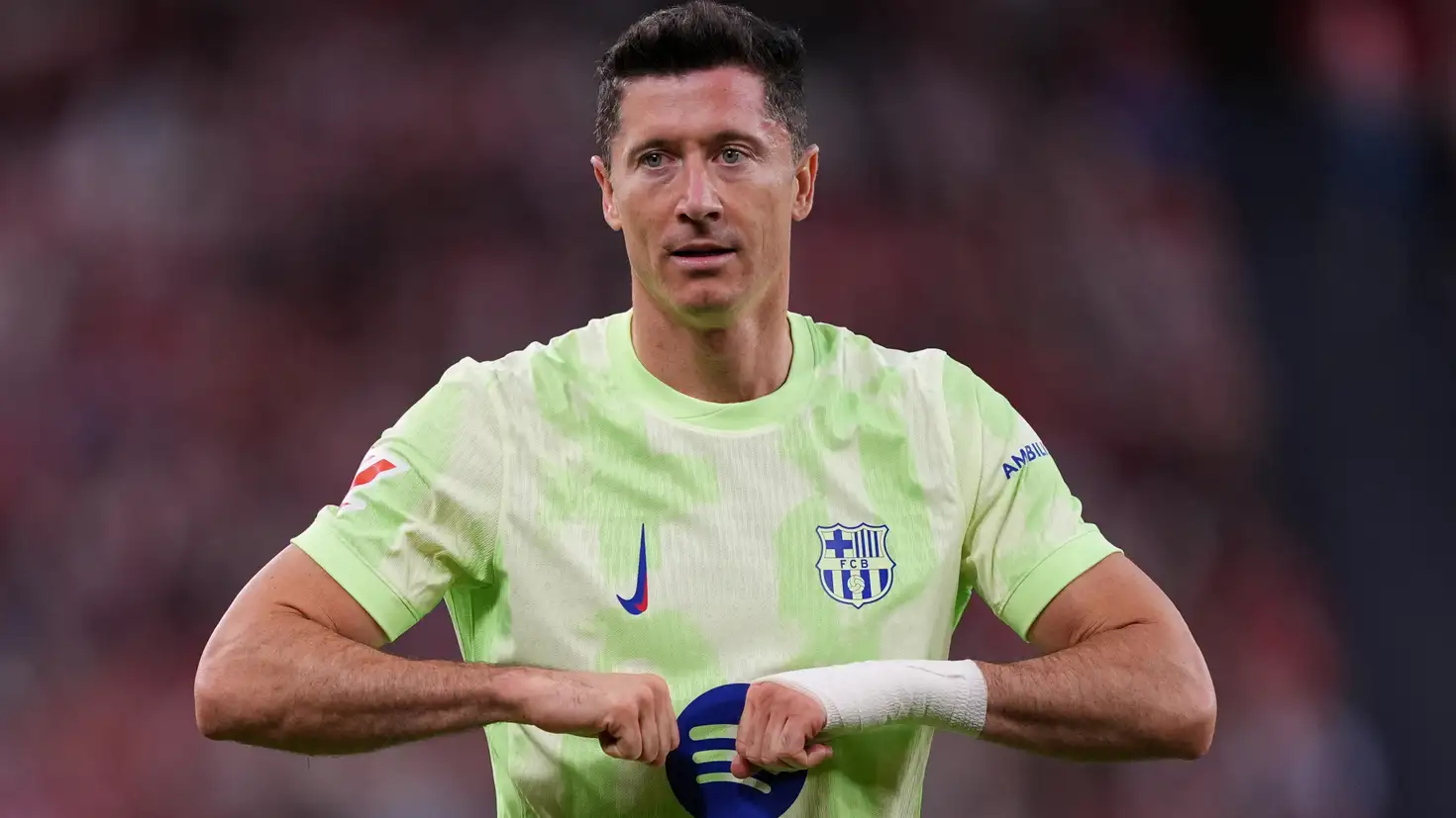 ليفاندوفسكي: مستقبلي مع برشلونة ليس مطروحًا للنقاش