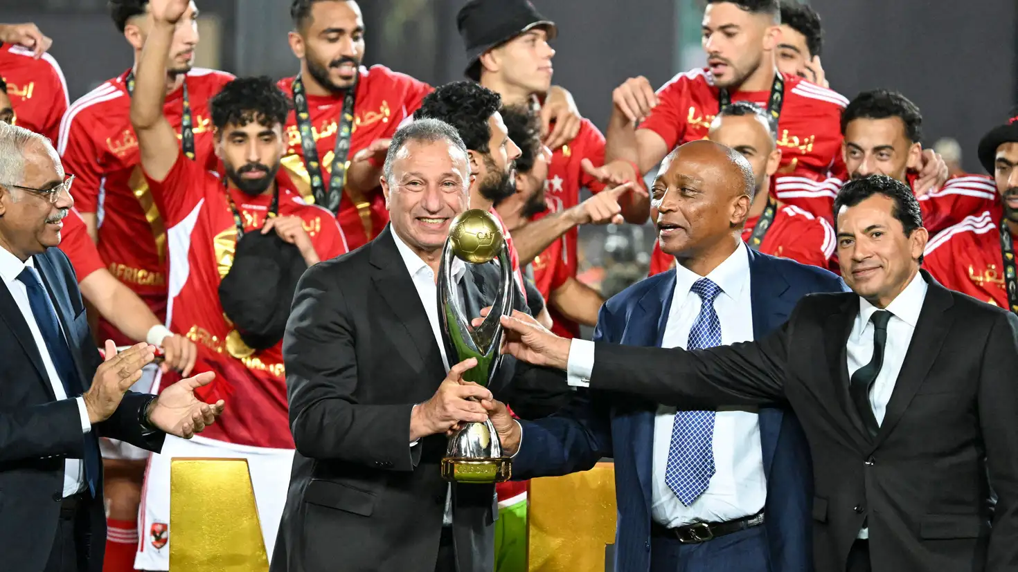 رئيس الاتحاد الافريقي يُراهن على الأهلي المصري في كاس العالم للاندية