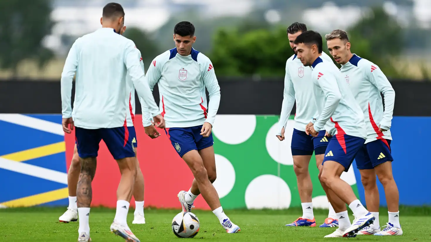 فحص منشطات مفاجئ لستة نجوم من منتخب إسبانيا