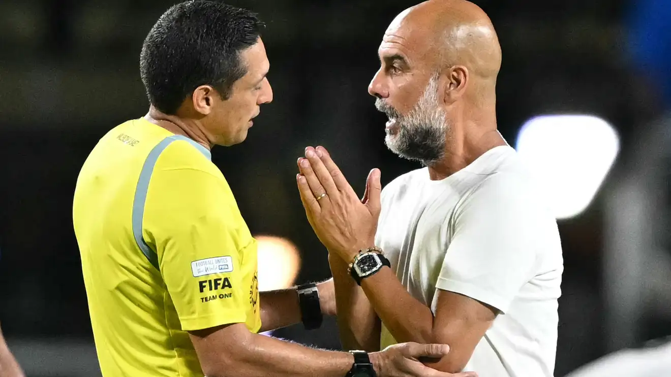 جوارديولا لحكم مباراة الهلال: هل تمزح؟