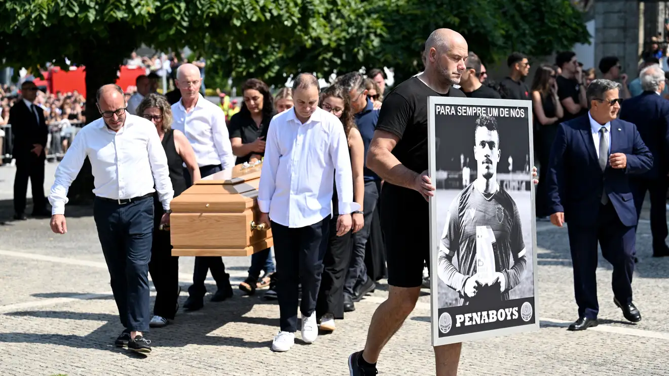 حضور مكثف في جنازة جوتا.. ورونالدو ومحمد صلاح أبرز الغائبين