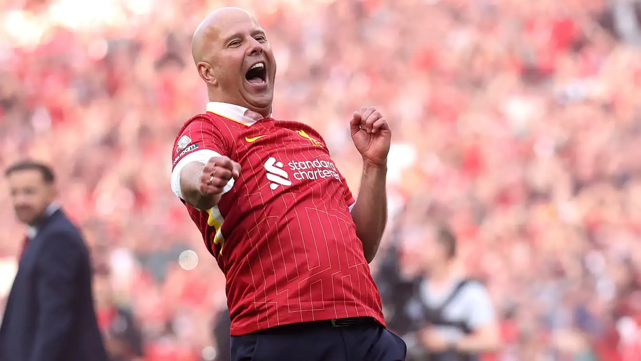 لاعب آرسنال السابق ينضم لجهاز سلوت في ليفربول