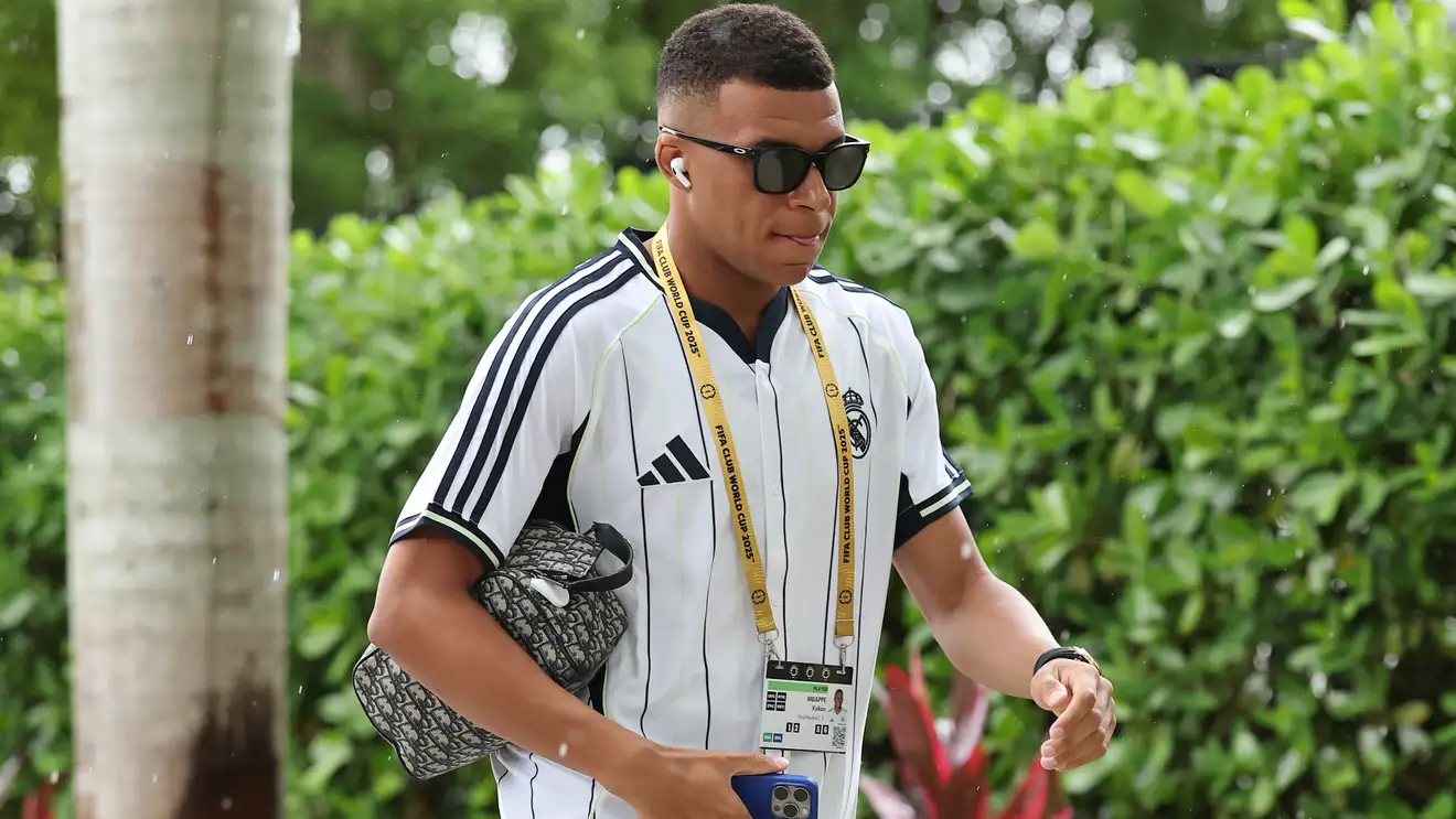 “الدواجن” وراء أزمة مبابي في ريال مدريد