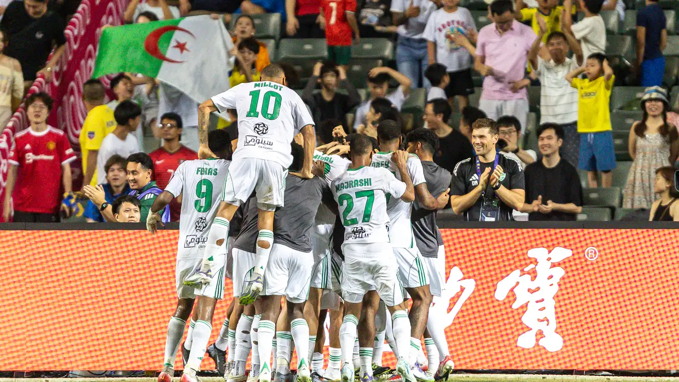 العطوي نجم السعودية السابق : أهلي جدة الأفضل تكتيكيا.. وهذا شرط فوزه بالدوري